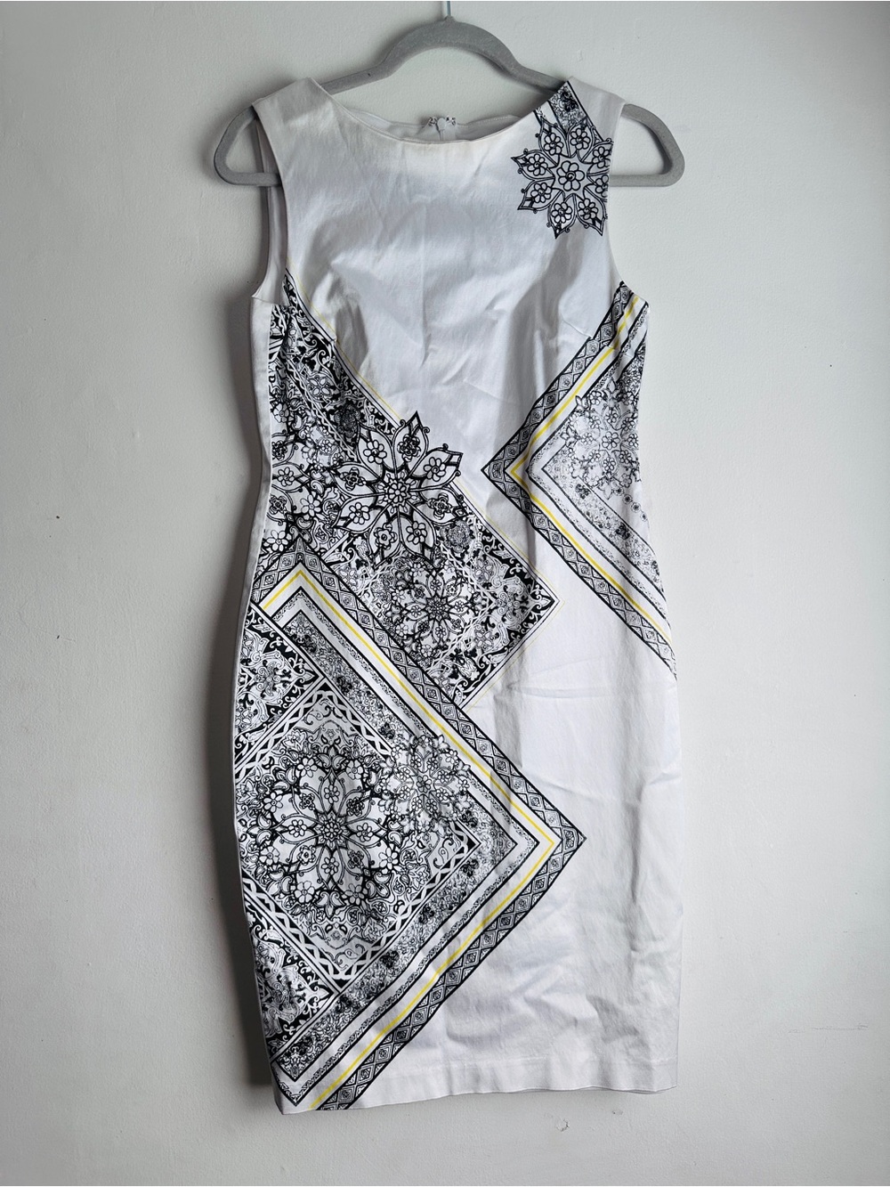 Vintage Cache White Sleeveless Sheath Dress with Black Floral Mandela (8) - flaw